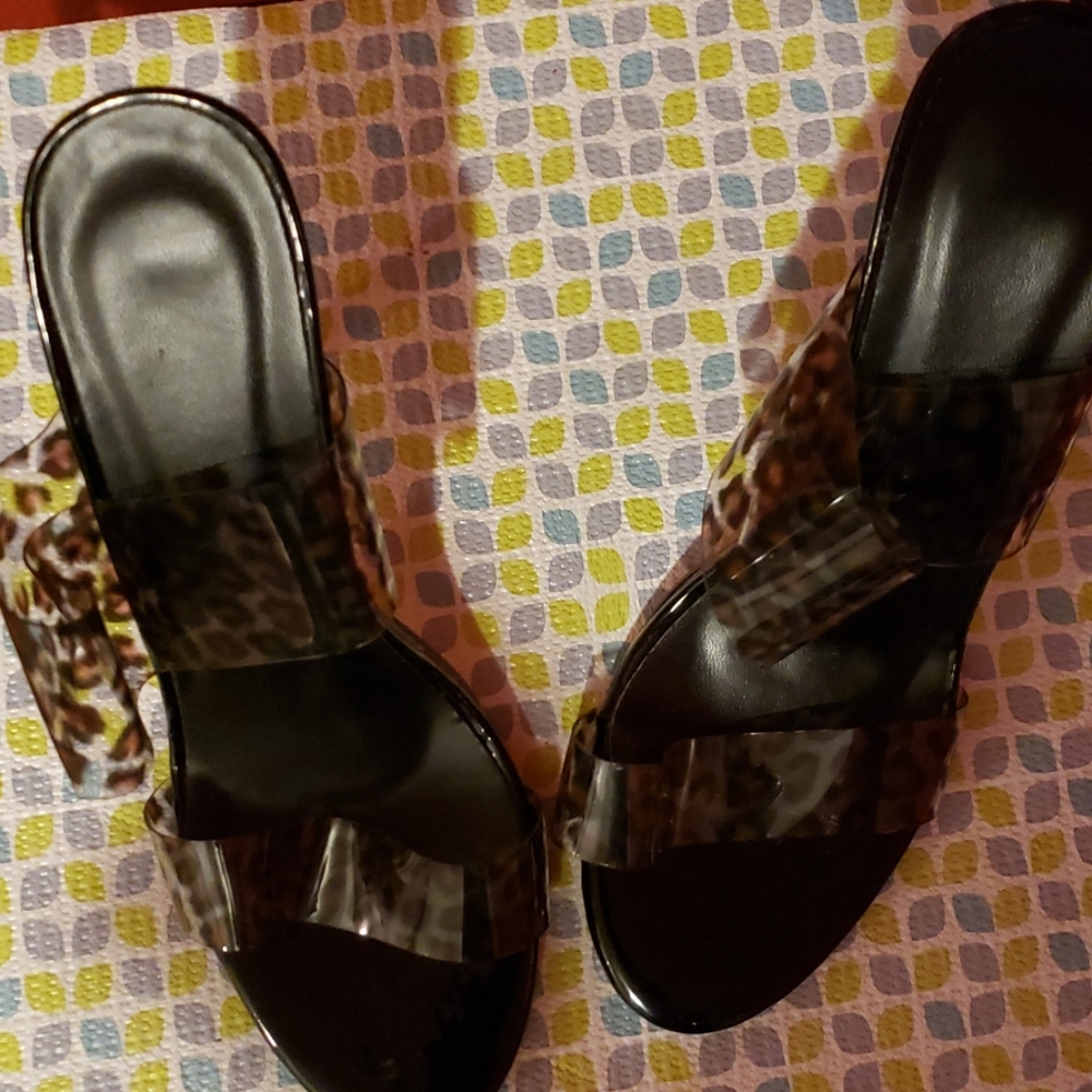 Leopard heel sandals ( new)